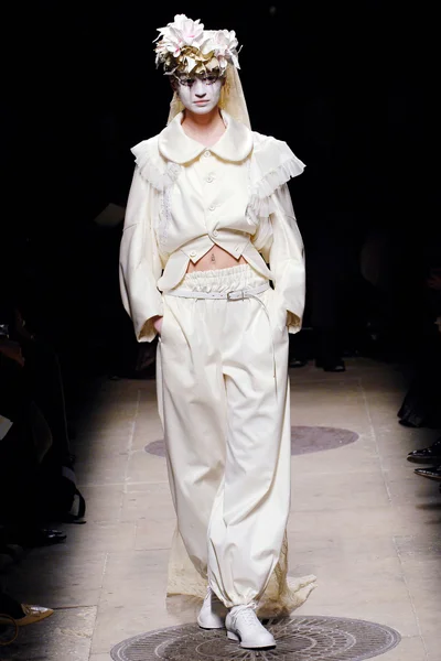 Look 3